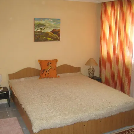 Preslav Πανσιόν Νεσέμπαρ